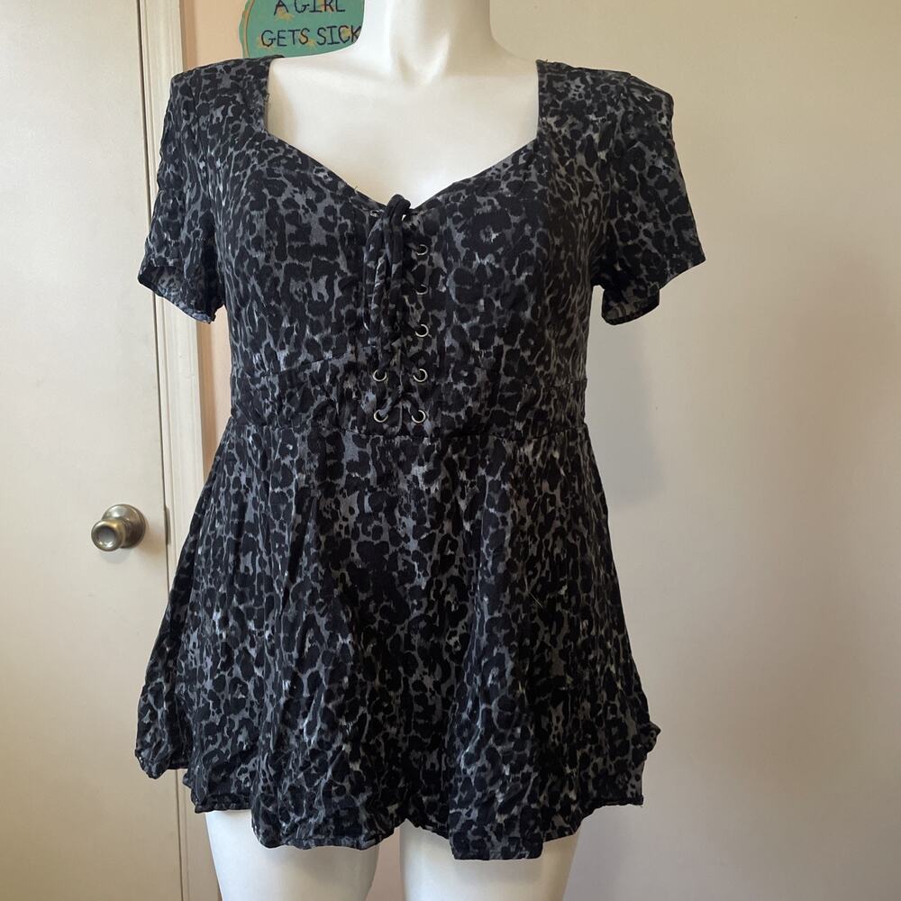 Torrid Black Grey Leopard Print Tie Front Babydoll Short Sleeve Size 0